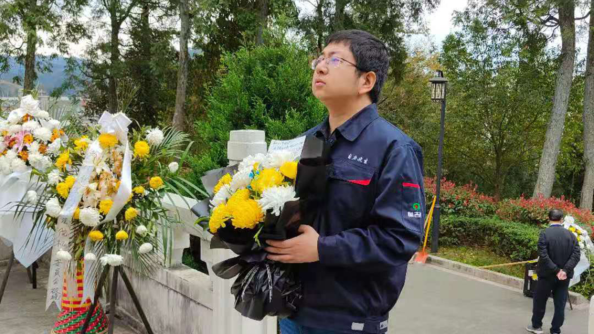 青山埋忠骨 铁血铸英魂——奥吉娜集团清明前夕祭拜卫国戍边英烈